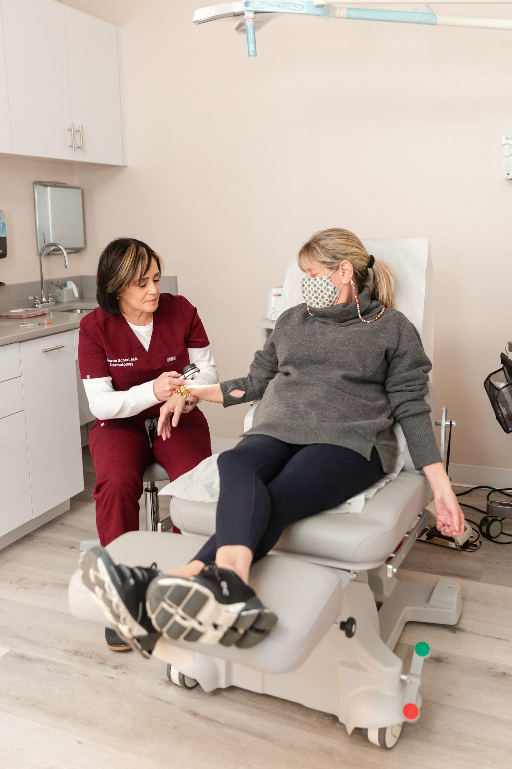scherl-dermatology-englewood-cliffs-dr-scherl-checking-patient-skin PDT consultation at Scherl Dermatology in Englewood Cliffs